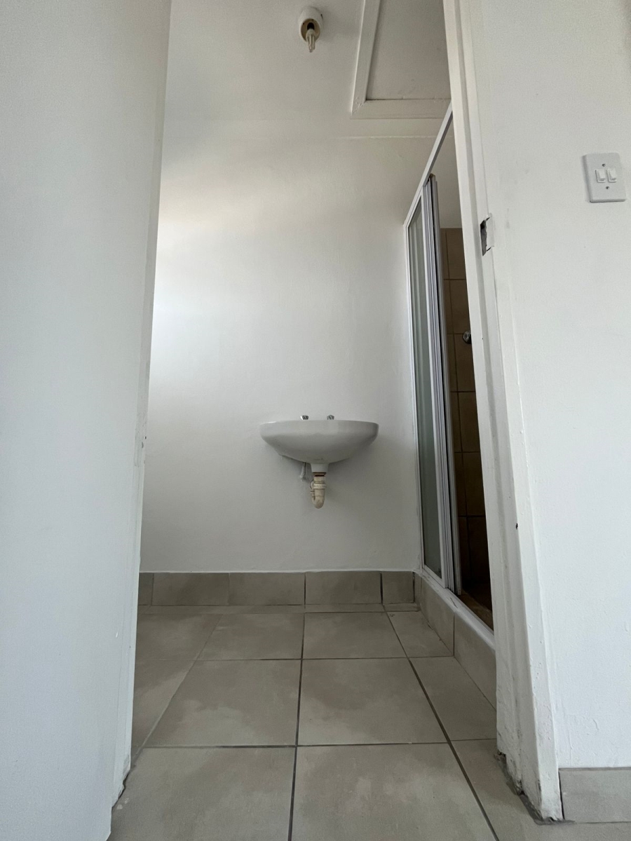To Let 1 Bedroom Property for Rent in Table View Western Cape